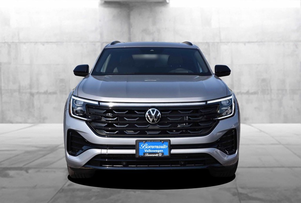Volkswagen Atlas Cross Sport Vehicle Full-screen Gallery Image 4