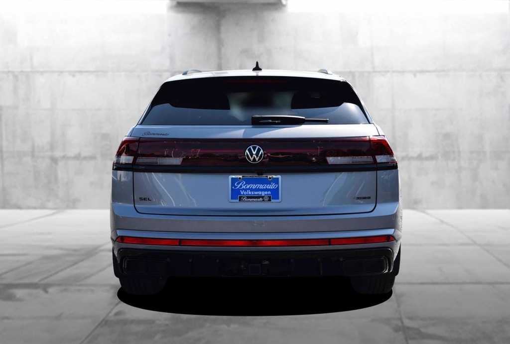 Volkswagen Atlas Cross Sport Vehicle Full-screen Gallery Image 6