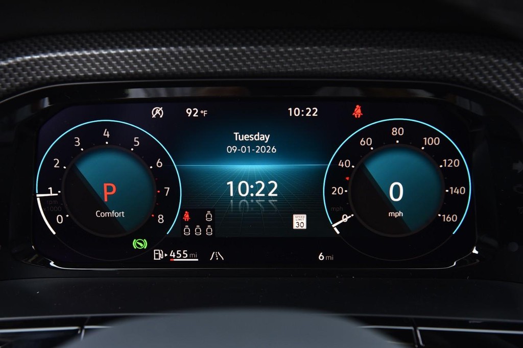 Volkswagen Atlas Cross Sport Vehicle Full-screen Gallery Image 12