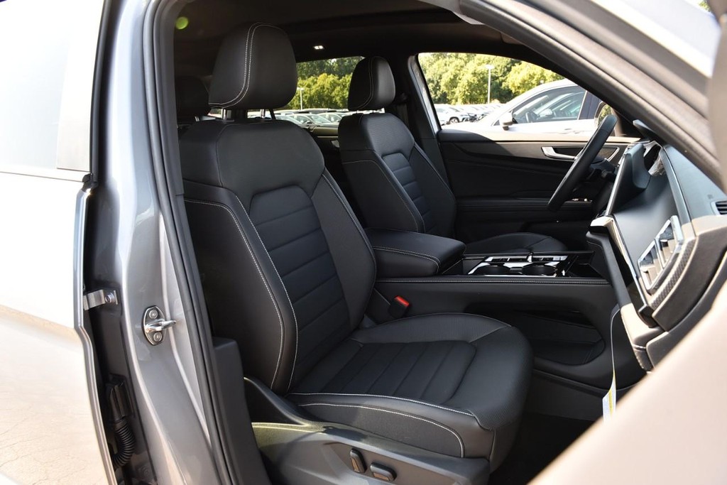 Volkswagen Atlas Cross Sport Vehicle Full-screen Gallery Image 20