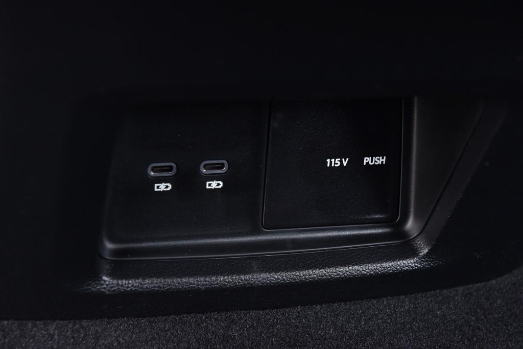 Volkswagen Atlas Cross Sport Vehicle Full-screen Gallery Image 24