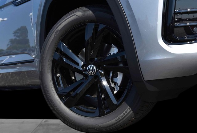 Volkswagen Atlas Cross Sport Vehicle Image 03