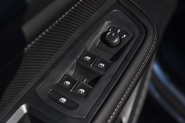 Volkswagen Atlas Cross Sport Vehicle Image 08