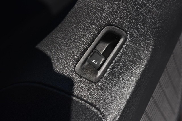 Volkswagen Atlas Cross Sport Vehicle Image 09