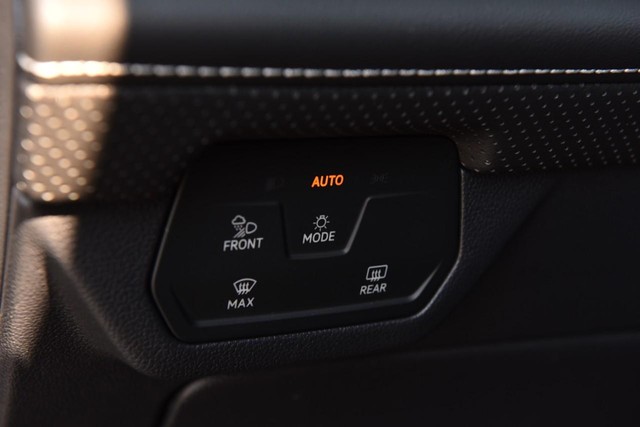 Volkswagen Atlas Cross Sport Vehicle Image 11