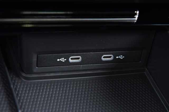 Volkswagen Atlas Cross Sport Vehicle Image 16