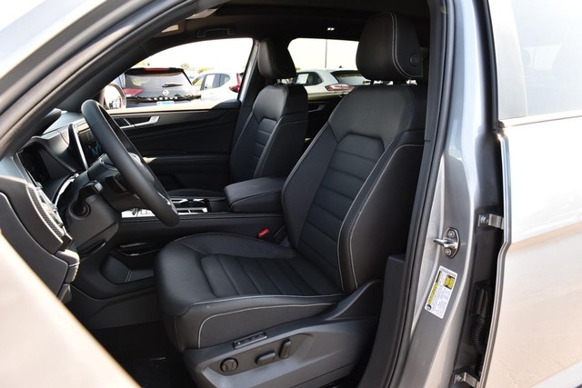 Volkswagen Atlas Cross Sport Vehicle Image 19