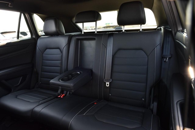 Volkswagen Atlas Cross Sport Vehicle Image 22