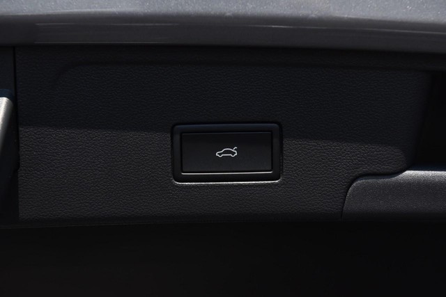Volkswagen Atlas Cross Sport Vehicle Image 26