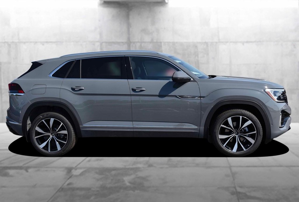 Volkswagen Atlas Cross Sport Vehicle Full-screen Gallery Image 5