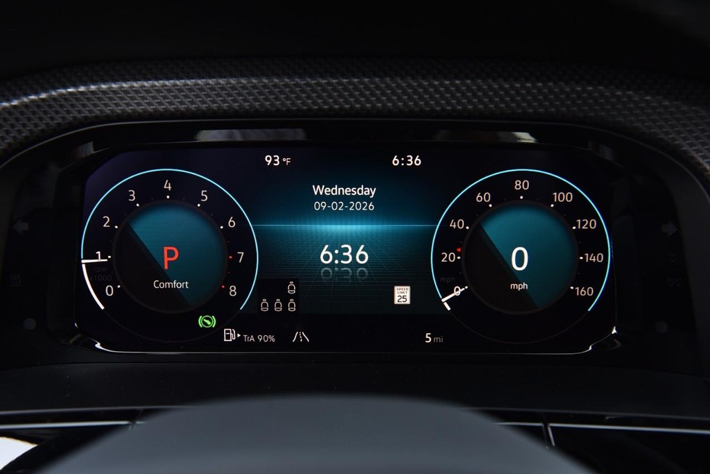 Volkswagen Atlas Cross Sport Vehicle Full-screen Gallery Image 11