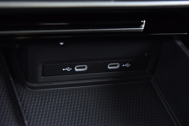 Volkswagen Atlas Cross Sport Vehicle Image 15