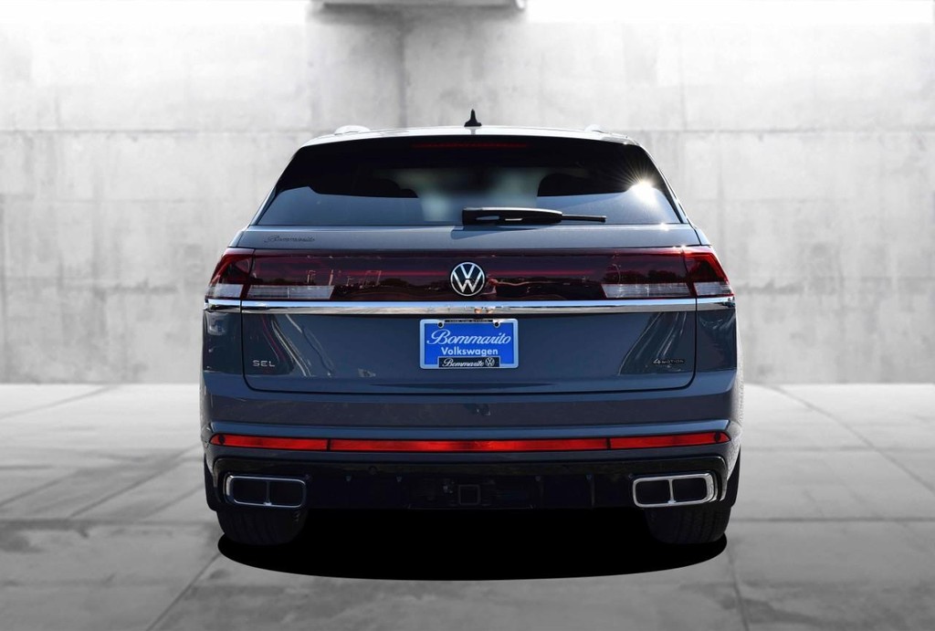 Volkswagen Atlas Cross Sport Vehicle Full-screen Gallery Image 6