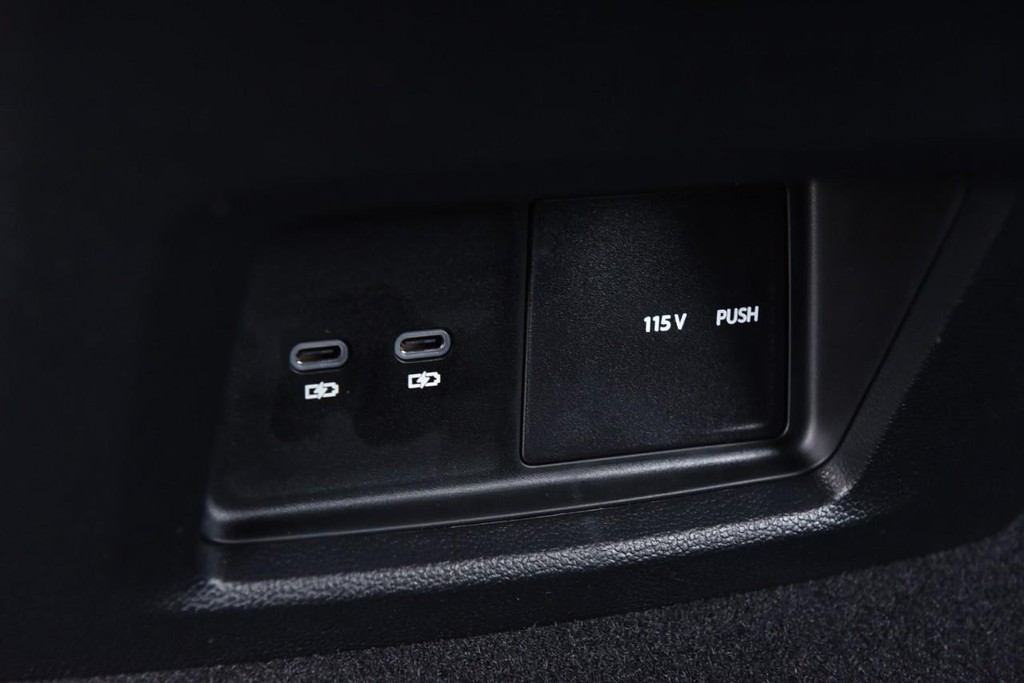 Volkswagen Atlas Cross Sport Vehicle Full-screen Gallery Image 23