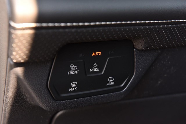 Volkswagen Atlas Cross Sport Vehicle Image 10