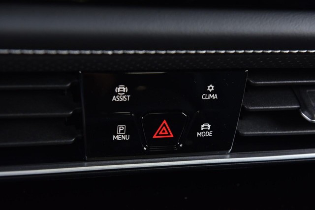 Volkswagen Atlas Cross Sport Vehicle Image 14