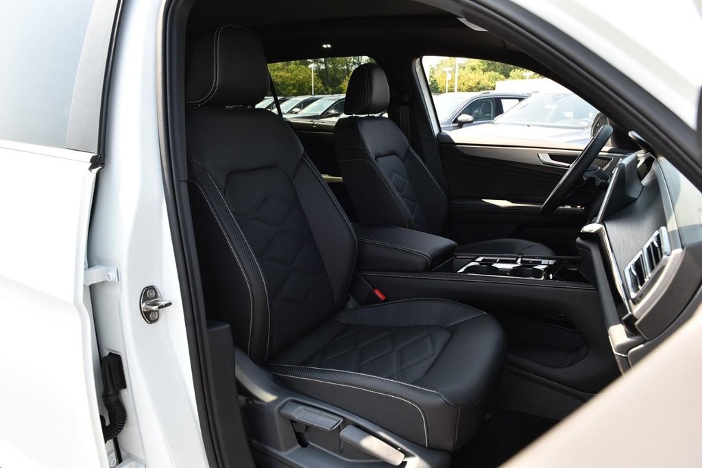 Volkswagen Atlas Cross Sport Vehicle Full-screen Gallery Image 20