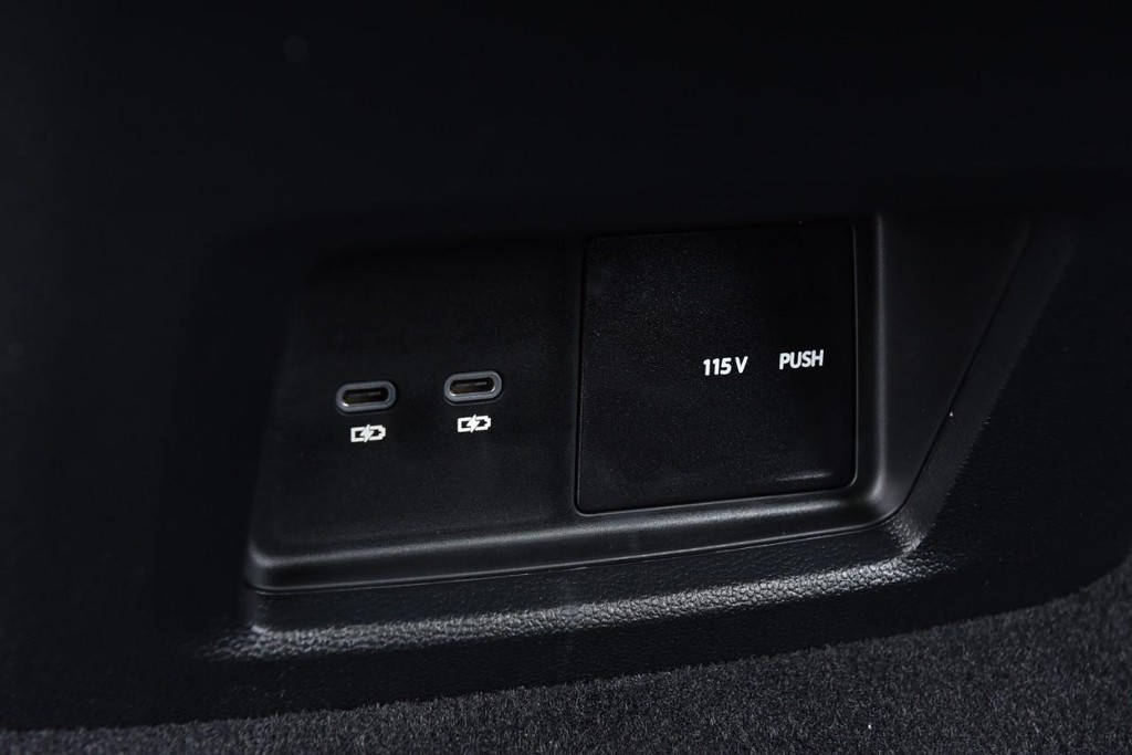 Volkswagen Atlas Cross Sport Vehicle Full-screen Gallery Image 24
