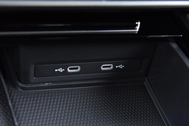 Volkswagen Atlas Cross Sport Vehicle Image 16