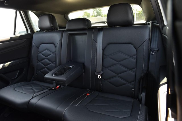 Volkswagen Atlas Cross Sport Vehicle Image 22