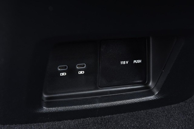Volkswagen Atlas Cross Sport Vehicle Image 24
