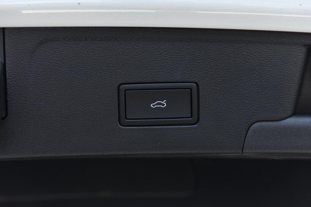 Volkswagen Atlas Cross Sport Vehicle Image 26