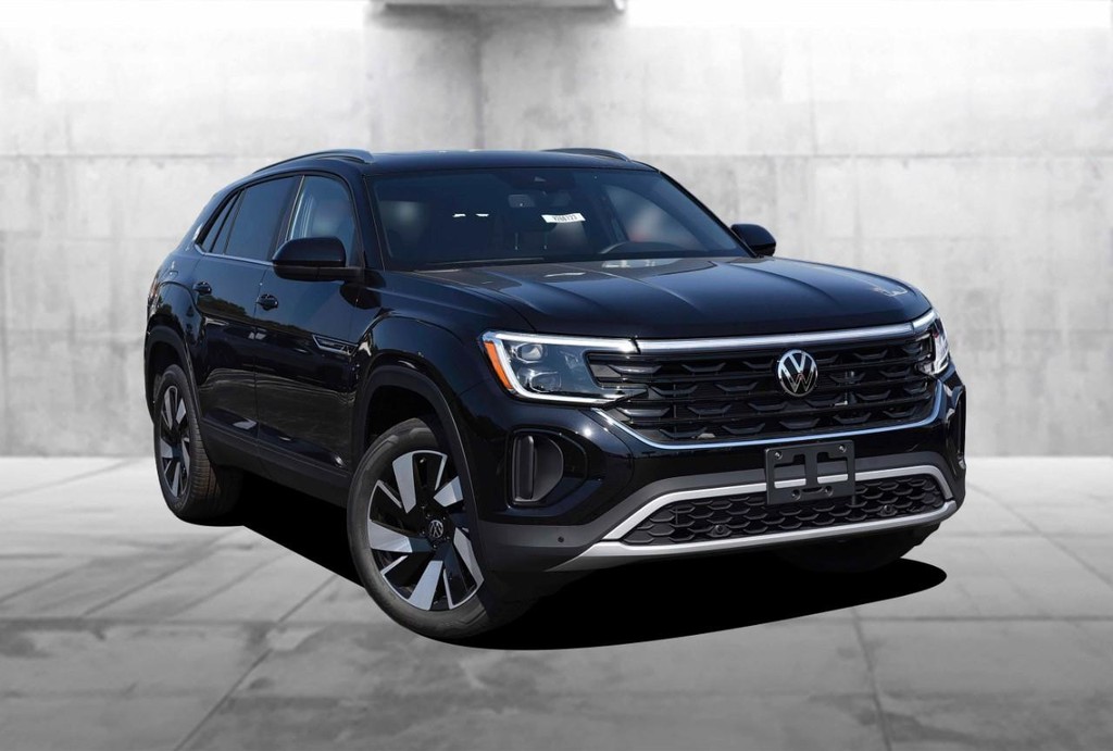 Volkswagen Atlas Cross Sport Vehicle Full-screen Gallery Image 2