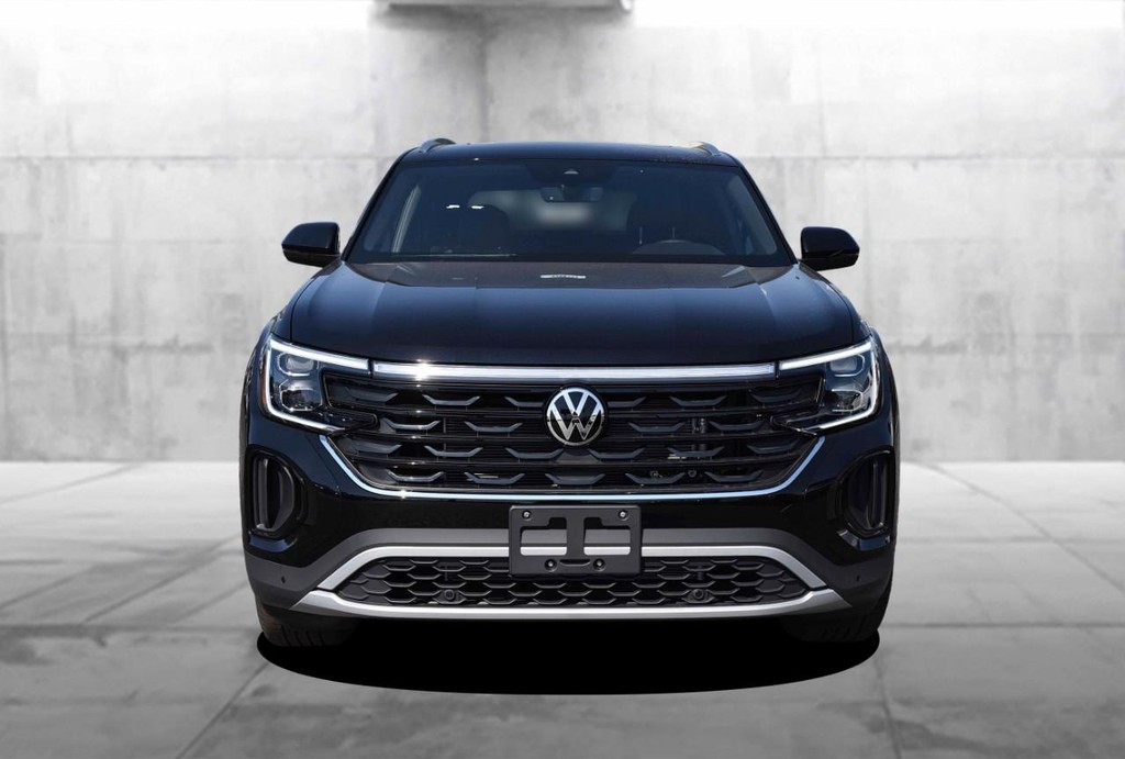 Volkswagen Atlas Cross Sport Vehicle Full-screen Gallery Image 4