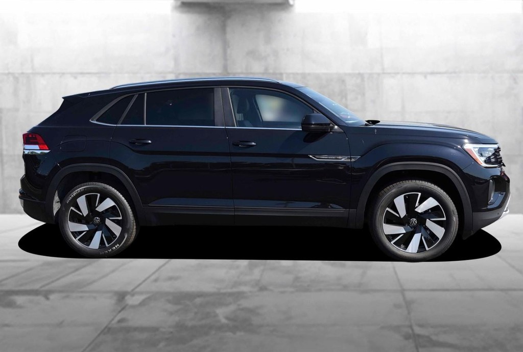 Volkswagen Atlas Cross Sport Vehicle Full-screen Gallery Image 5