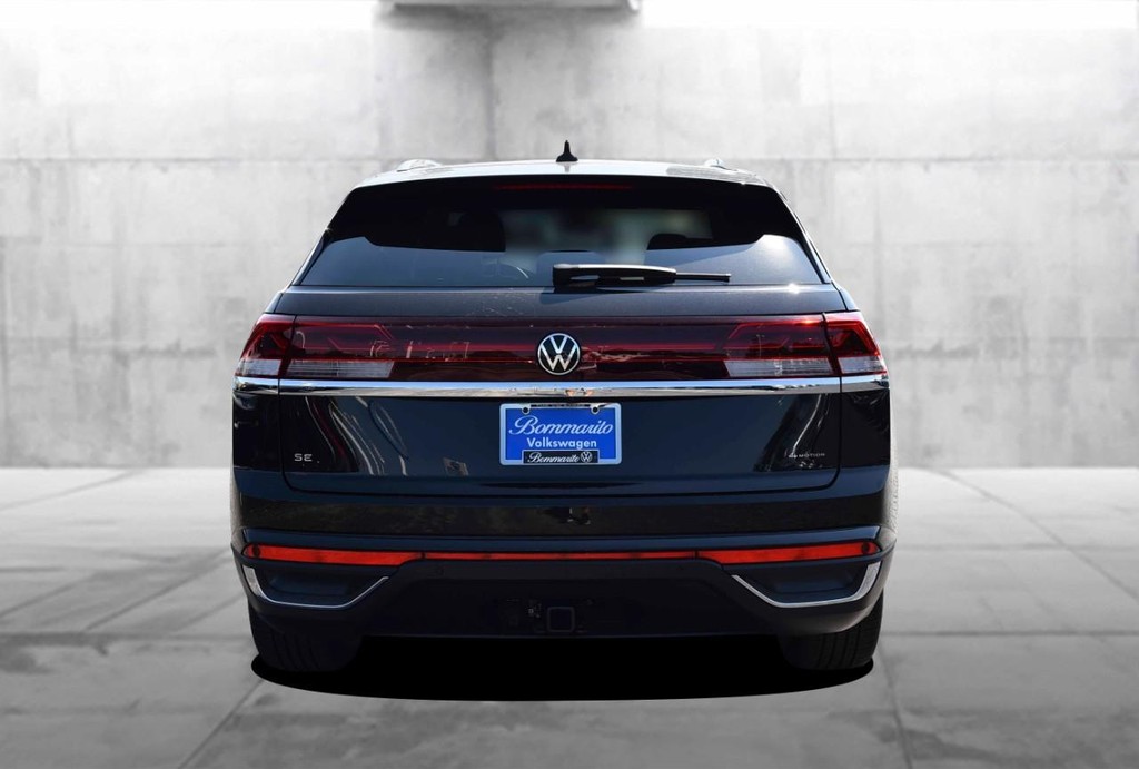 Volkswagen Atlas Cross Sport Vehicle Full-screen Gallery Image 6