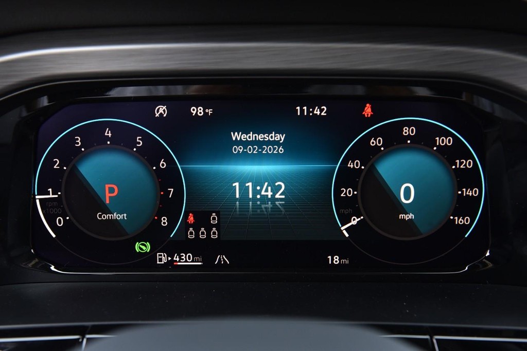 Volkswagen Atlas Cross Sport Vehicle Full-screen Gallery Image 12