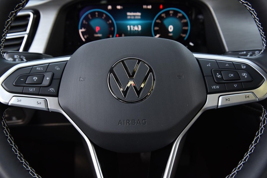 Volkswagen Atlas Cross Sport Vehicle Full-screen Gallery Image 18