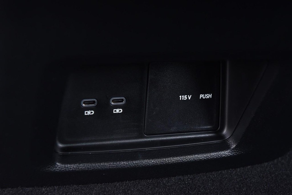 Volkswagen Atlas Cross Sport Vehicle Full-screen Gallery Image 24