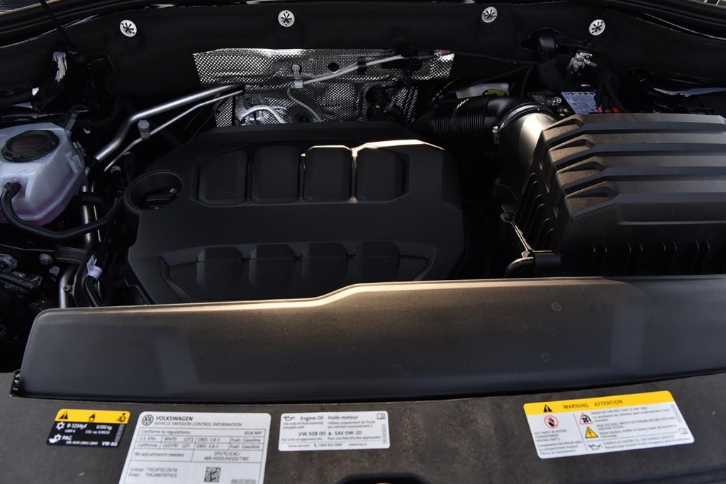 Volkswagen Atlas Cross Sport Vehicle Full-screen Gallery Image 27