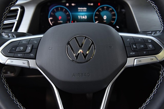 Volkswagen Atlas Cross Sport Vehicle Image 18