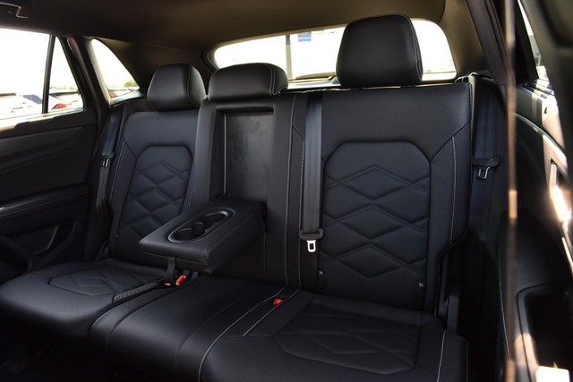 Volkswagen Atlas Cross Sport Vehicle Image 22