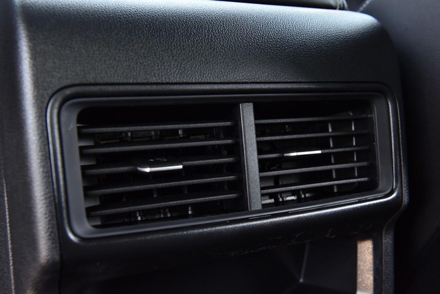 Volkswagen Atlas Cross Sport Vehicle Image 23