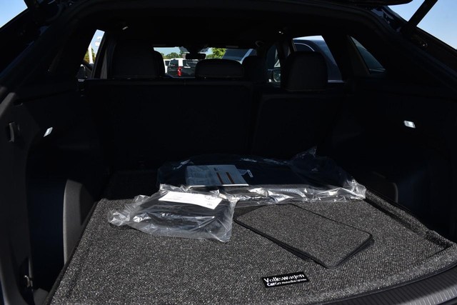 Volkswagen Atlas Cross Sport Vehicle Image 25