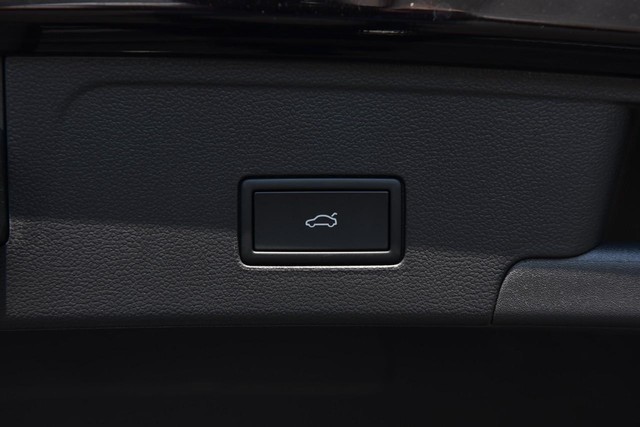 Volkswagen Atlas Cross Sport Vehicle Image 26