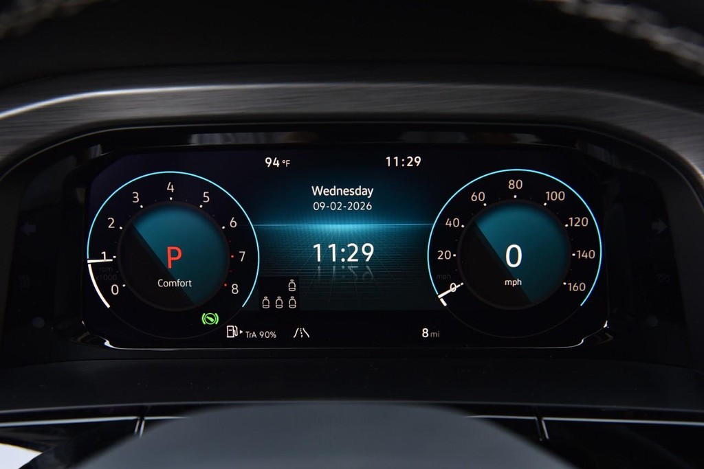 Volkswagen Atlas Cross Sport Vehicle Full-screen Gallery Image 12