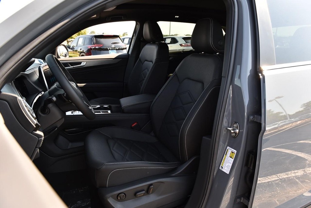 Volkswagen Atlas Cross Sport Vehicle Full-screen Gallery Image 19