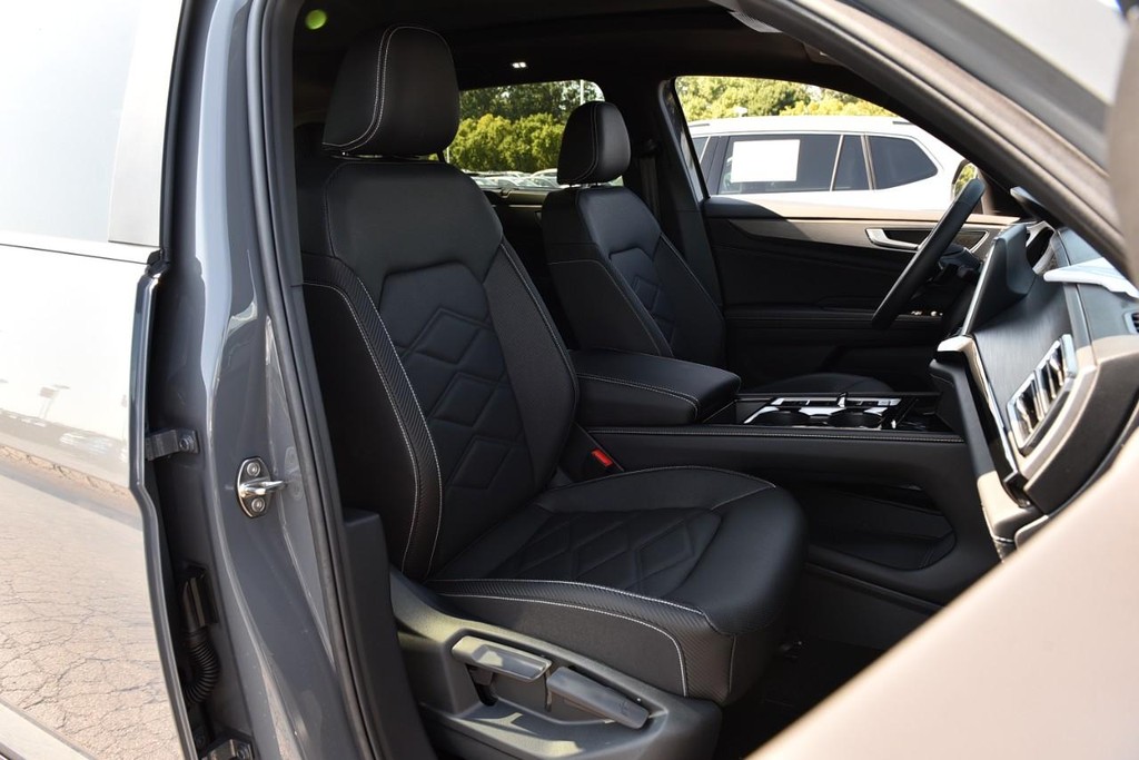 Volkswagen Atlas Cross Sport Vehicle Full-screen Gallery Image 20