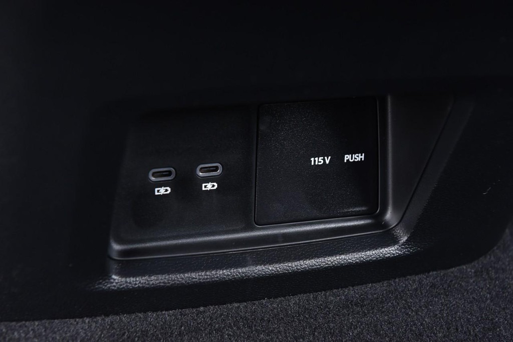 Volkswagen Atlas Cross Sport Vehicle Full-screen Gallery Image 24