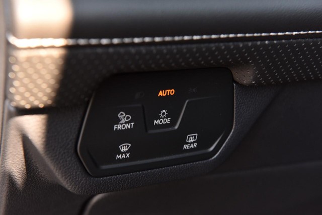 Volkswagen Atlas Cross Sport Vehicle Image 11