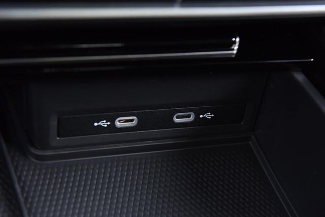 Volkswagen Atlas Cross Sport Vehicle Image 16