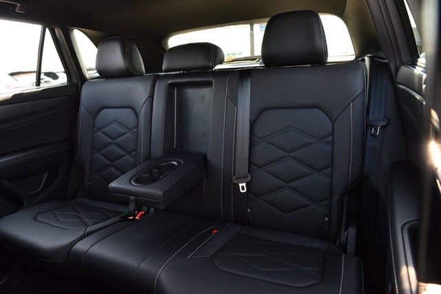 Volkswagen Atlas Cross Sport Vehicle Image 22