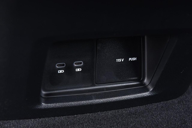 Volkswagen Atlas Cross Sport Vehicle Image 24