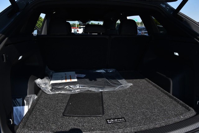 Volkswagen Atlas Cross Sport Vehicle Image 25