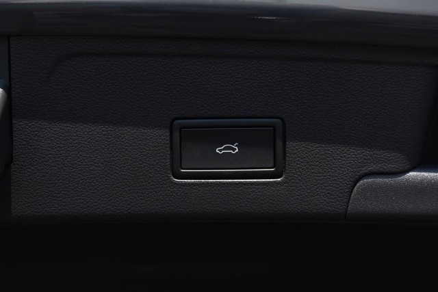 Volkswagen Atlas Cross Sport Vehicle Image 26