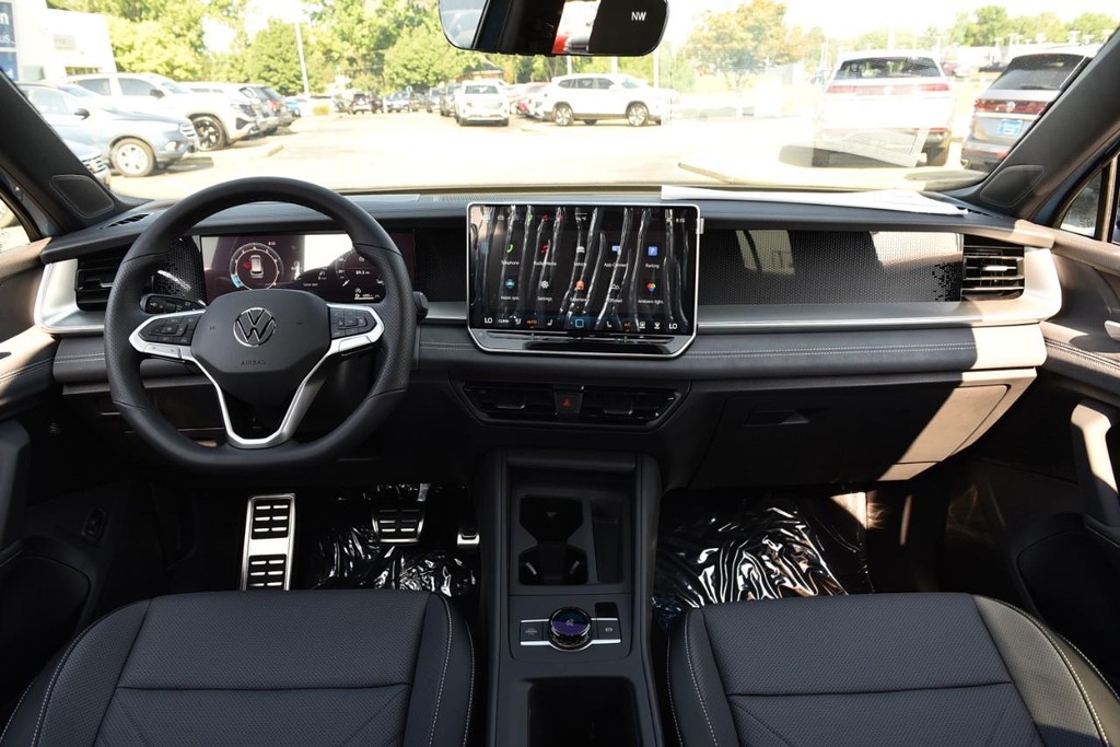 Volkswagen Tiguan Vehicle Full-screen Gallery Image 7